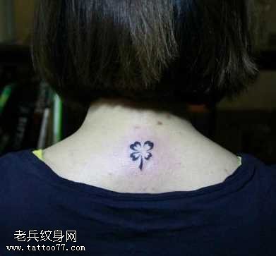 背部四叶草图腾纹身图案