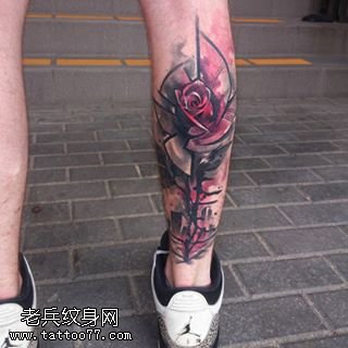 小腿水墨一枝玫瑰纹身图案