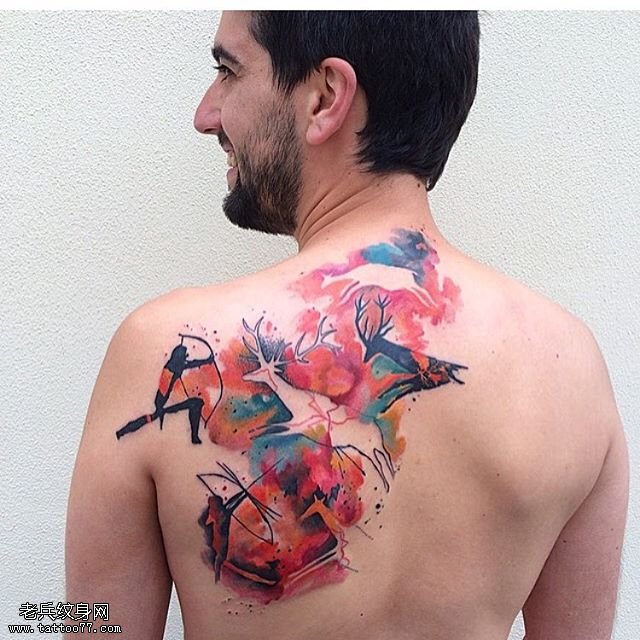 肩部水彩鹿纹身图案