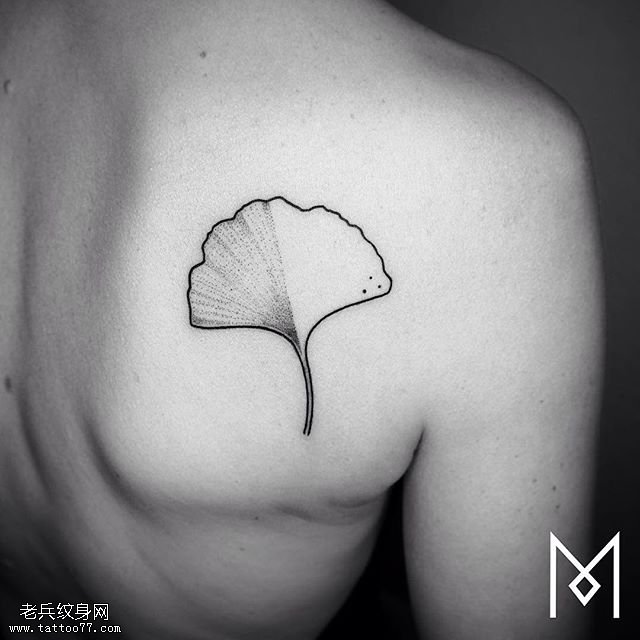 肩部点刺银杏叶纹身图案