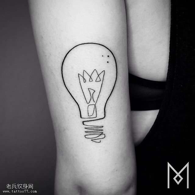 大腿点刺的灯泡纹身图案