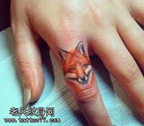 手指狐狸纹身图案