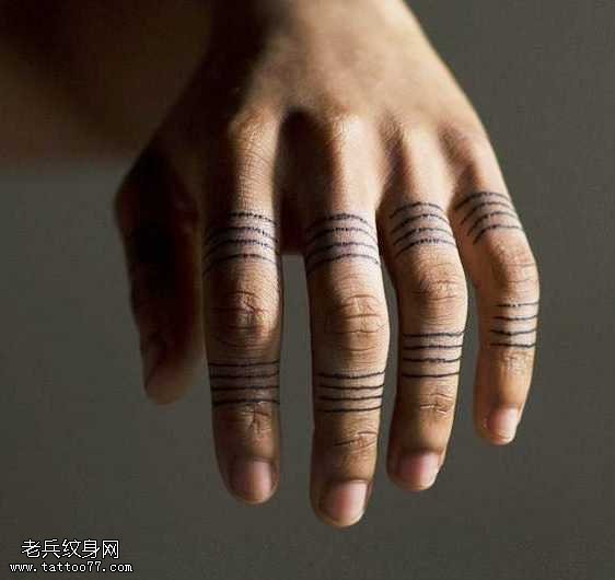 手指戒指单线条纹身图案