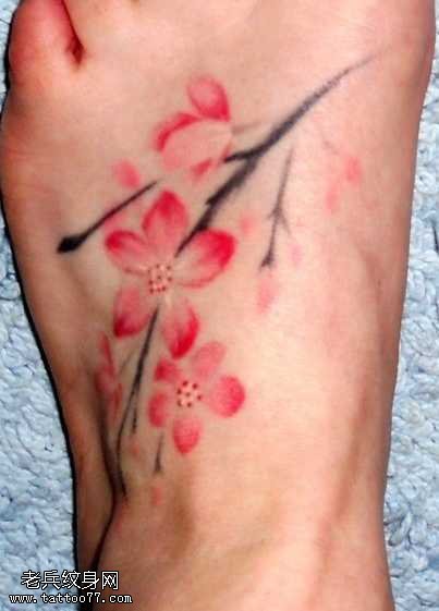 脚背好看的梅花纹身图案