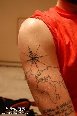 胳膊地球仪指南针纹身图案