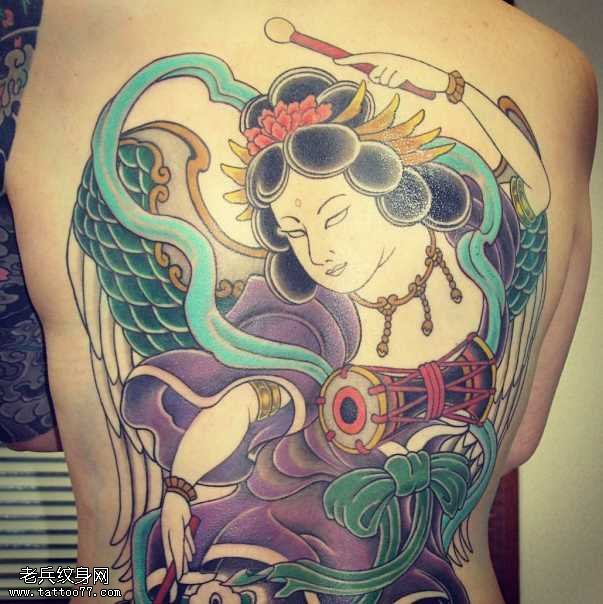 背部古典女性纹身图案