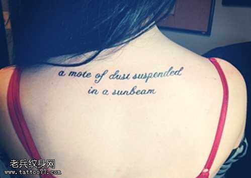 背部一块时尚的英文纹身图案