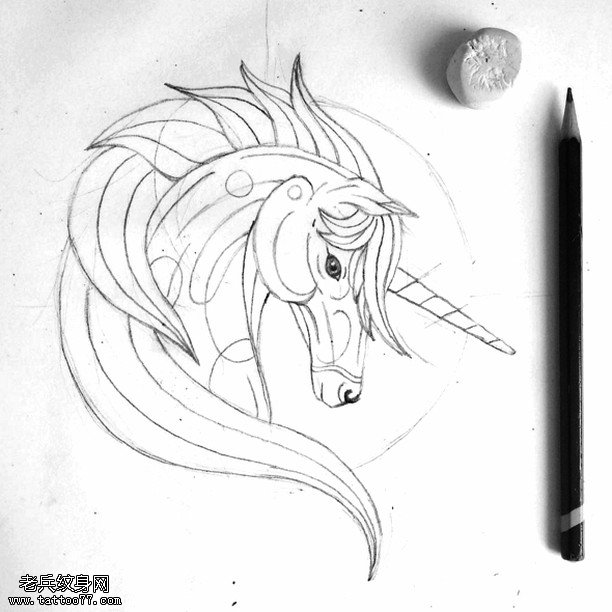 手稿线条独角兽纹身图案