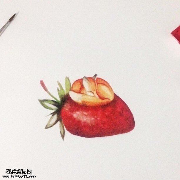 手稿精致的草莓纹身图案