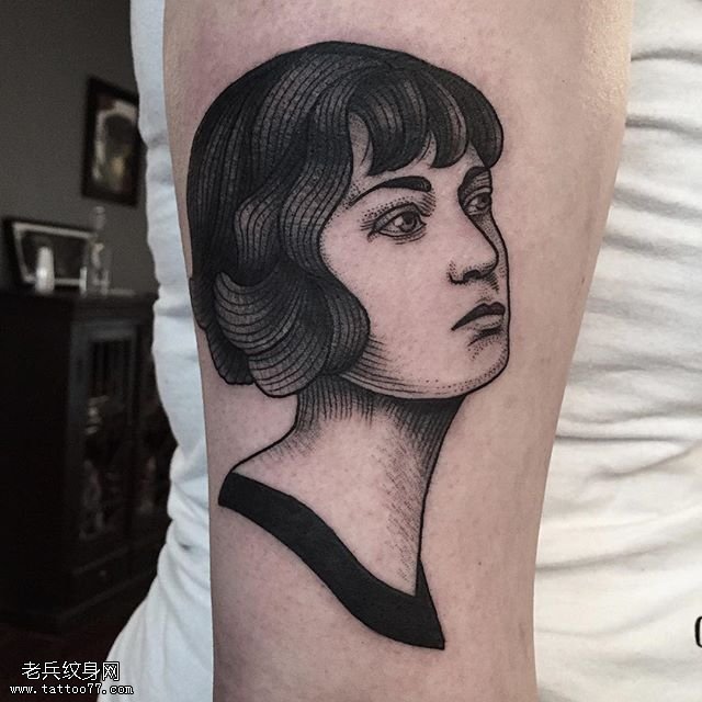 腿部经典写实肖像纹身图案