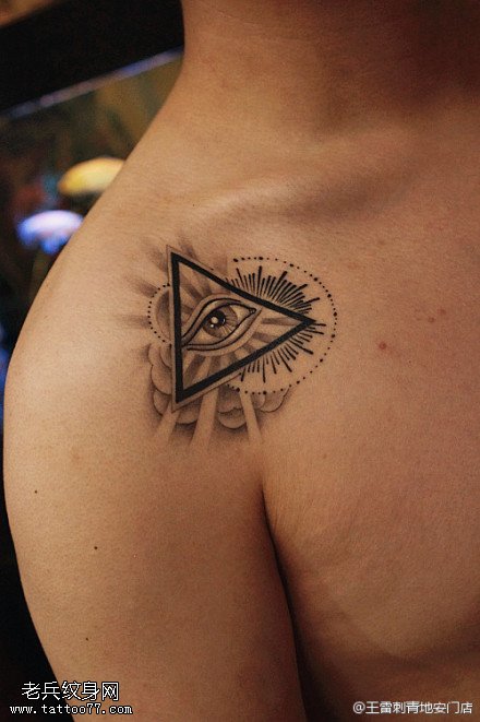 明亮眼纹身图案