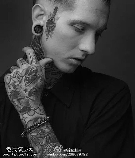 欧美性感型男点刺纹身图案