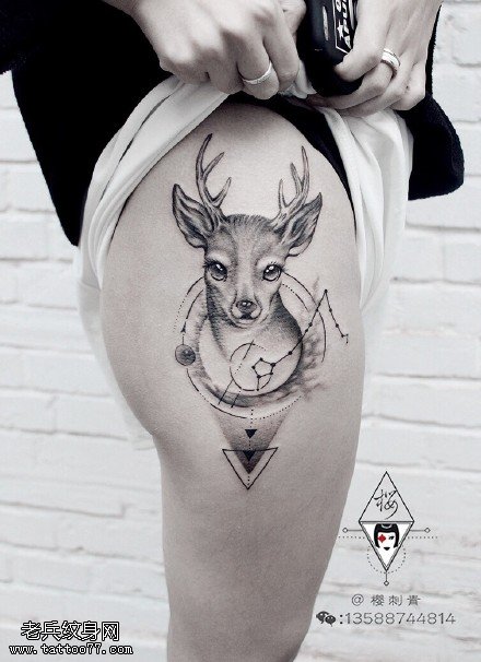 大腿上点刺的鹿纹身图案