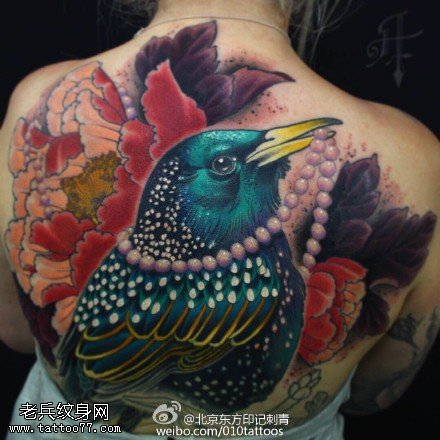 背部的鸟儿纹身图案