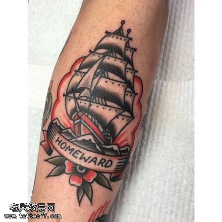 小腿的帆船纹身图案