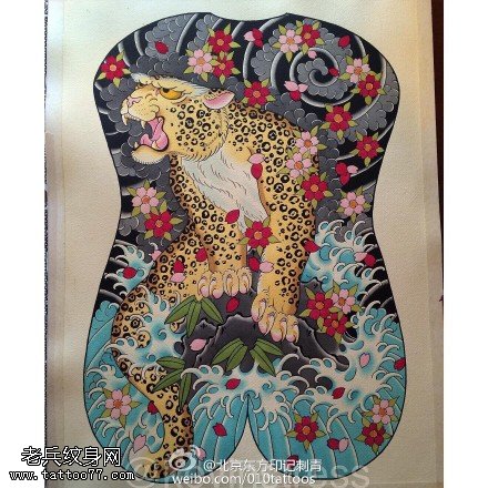 背部手工豹子纹身图案