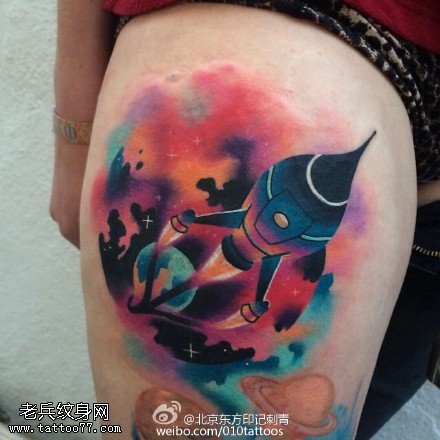 大腿的火箭纹身图案