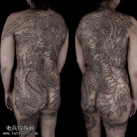 满背点刺的龙图腾纹身图案