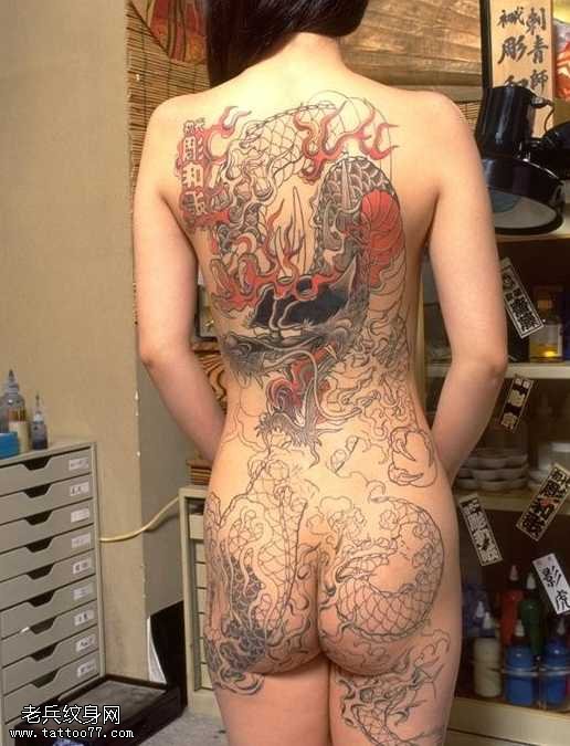 满背日本黑社会女老大纹身图案