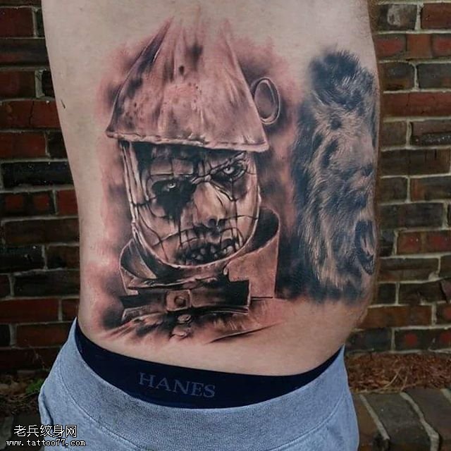 腹部经典风吸血鬼纹身图案