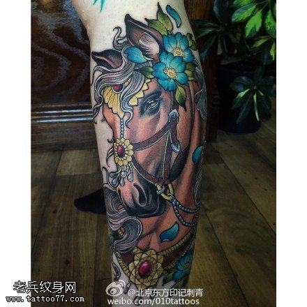 小腿上漂亮的马儿纹身图案