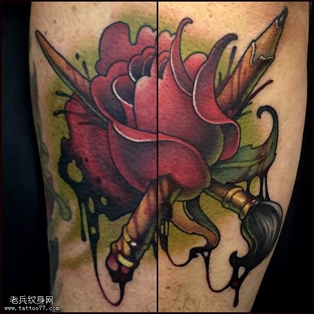腿部的玫瑰纹身图案