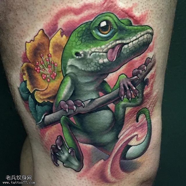 大腿的壁虎纹身图案