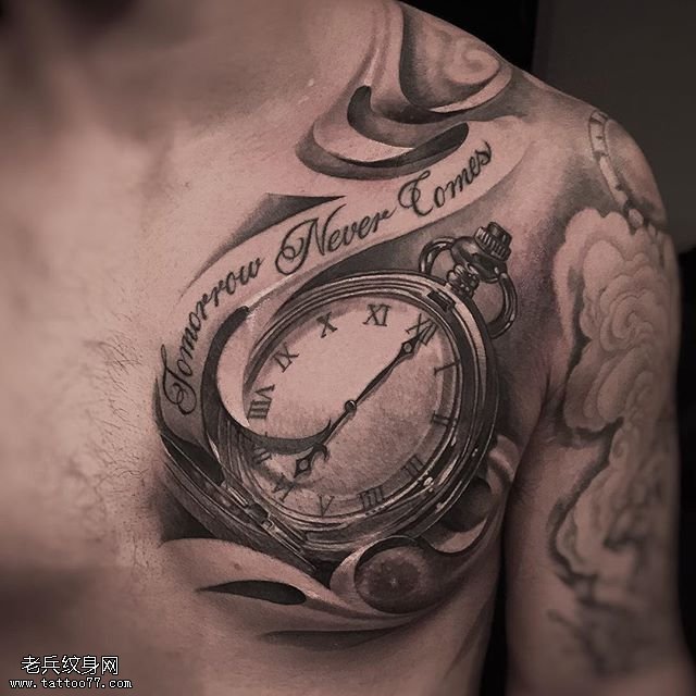 胸口的罗马表纹身图案