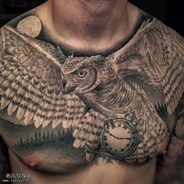 胸前写实雄鹰纹身图案