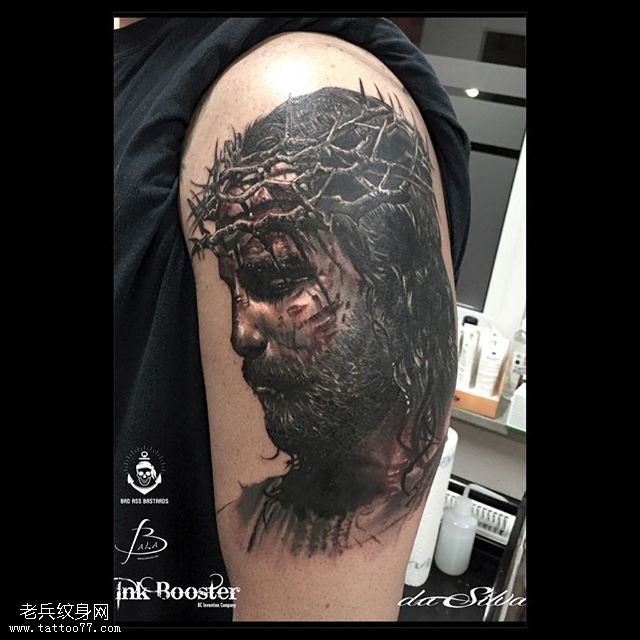 肩部的荆棘部落头像纹身图案