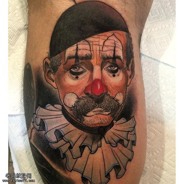欧美风小腿上的小丑纹身图案