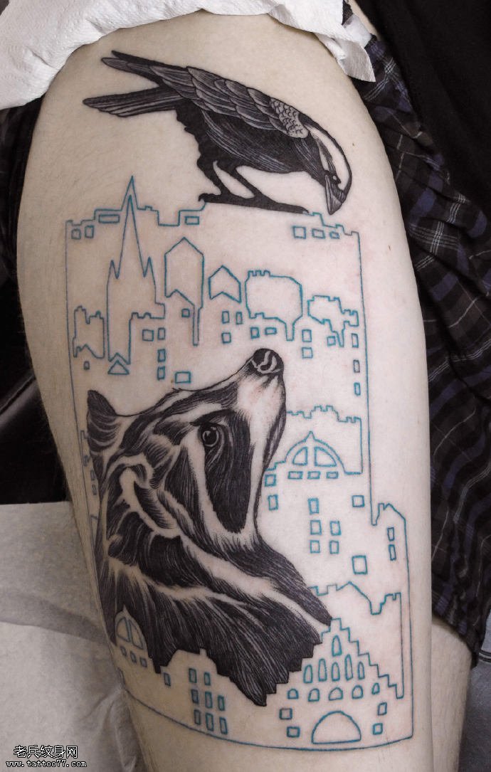大腿的线路板鸟儿纹身图案
