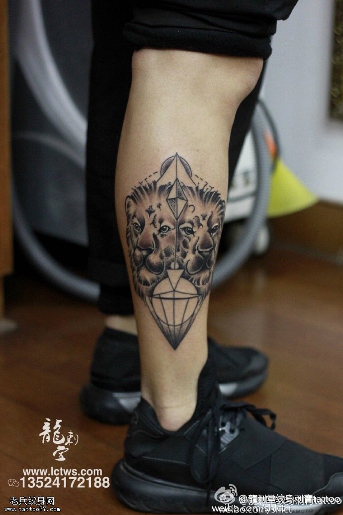 小腿上几何线条狮子纹身图案