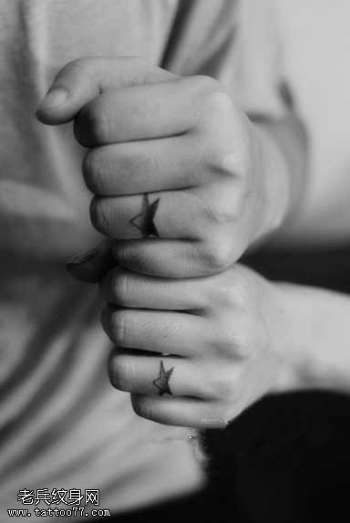 手指时尚星星爱情纹身图案