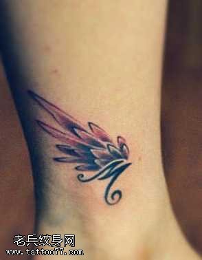脚踝小巧翅膀英文纹身图案