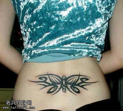 腰部蝴蝶图腾纹身图案