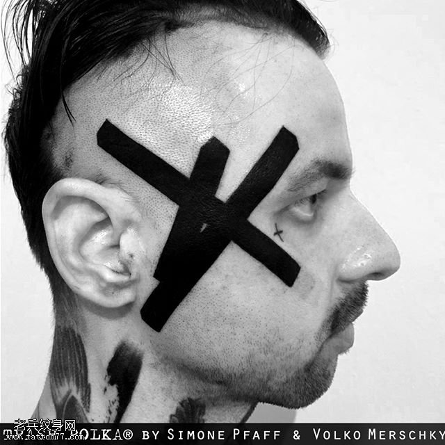 头部十字架纹身图案