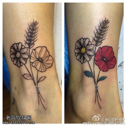 脚腕上写实的花卉纹身图案