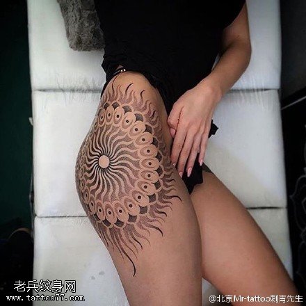 臀部的图腾纹身图案