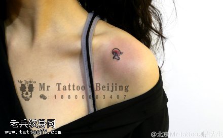 肩膀的小蘑菇纹身图案