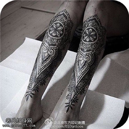 小腿点刺梵花纹身图案