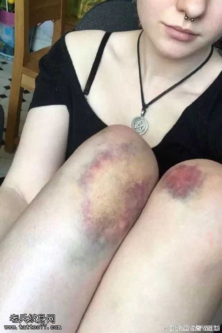 膝盖上的淤青纹身图案