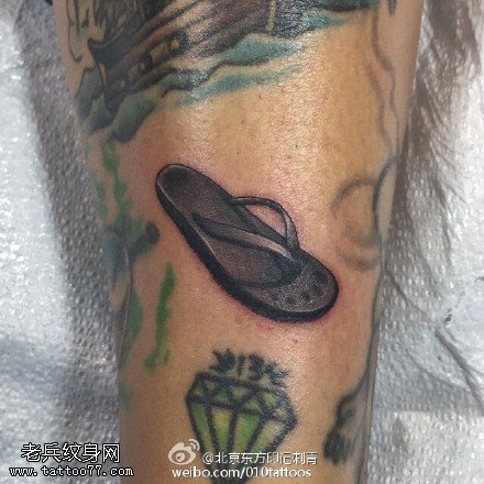 小腿的拖鞋纹身图案
