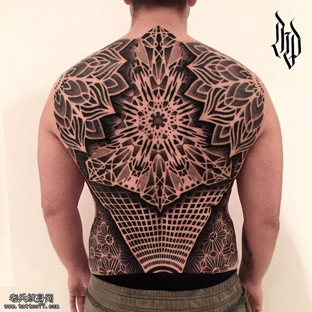 背部艺术梵花纹身图案