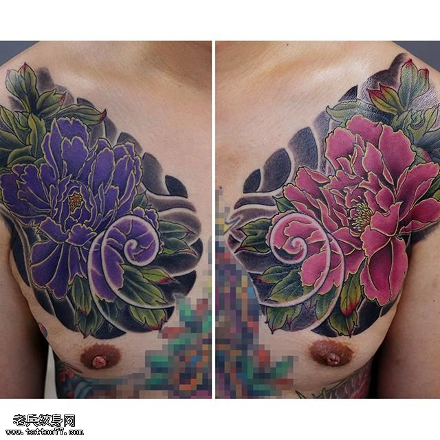 胸口的牡丹纹身图案