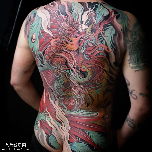 满背彩色凤凰纹身图案