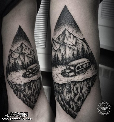 胳膊上点刺的山川纹身图案