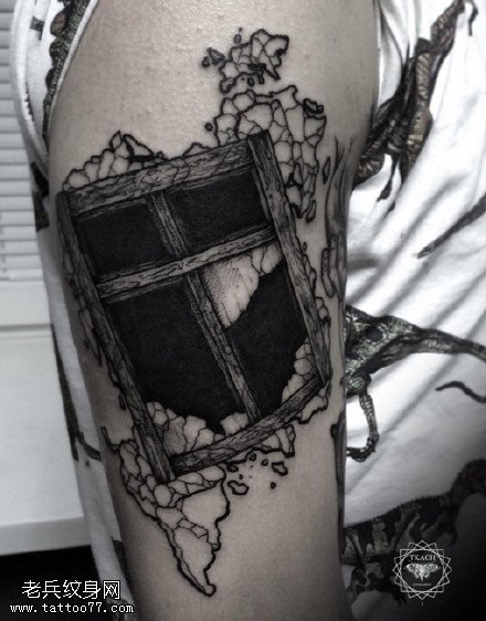 胳膊上的窗户纹身图案