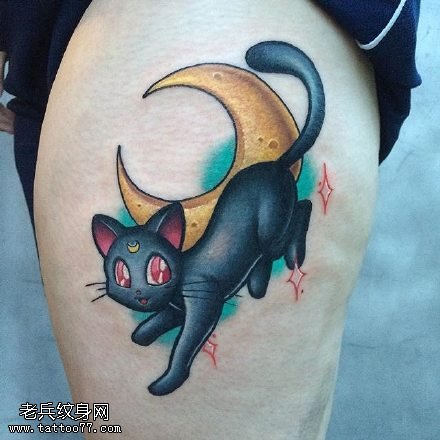 大腿的黑猫纹身图案