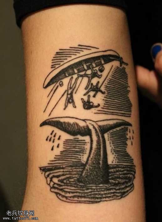 胳膊海豚尾船的图案